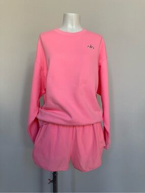 ALO Yoga SET Pink Neon Bubblegum Accolade Sweatshirt + Matchpoint Shorts M